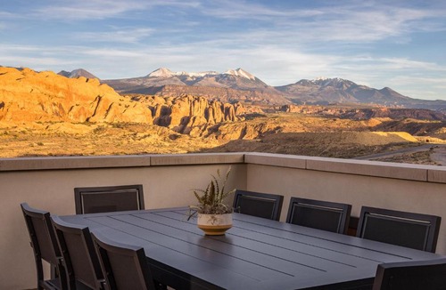 Moab Hotel | LIONSBACK RESORT