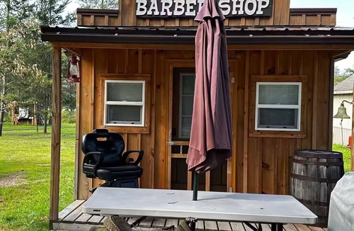 Irons Cabin | Little O'L Town-Cozy Rustic Western Town, private cabins. Great for GROUPS!