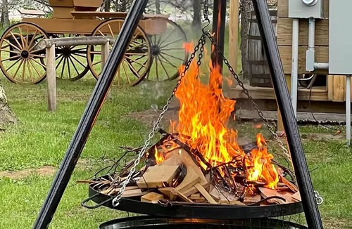 Irons Cabin | Little O'L Town-Cozy Rustic Western Town, private cabins. Great for GROUPS!