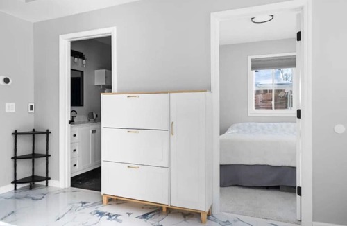 Livonia Apartment | Livonia Sleek Modern 2BR Oasis