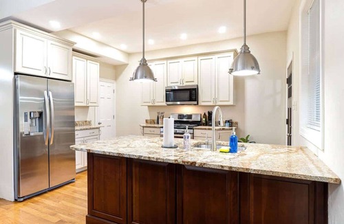 Point Breeze House | Lloyd House | 5 Kings | Sleeps 12 | Point Breeze