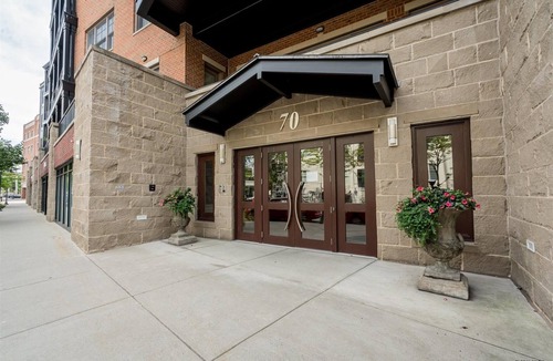 Saratoga Springs Condo | LOCATION, Luxury, Parking, Elevator, Secure