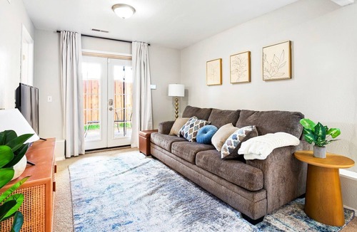 Madison South Apartment | Loftium | Charming Suite In Great Location near everything!