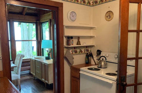 Northport Cottage | Log Cottage with Sandy Beach; Acre Lot; 1 Mile to Downtown NP