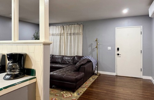 Zaferia Apartment | Long Beach Duplex - Updated 1950s Unit A/C Parking