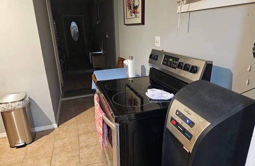 Kings Park Apartment | Long Island Pool Getaway - Private apartment with shared pool/hot tub.