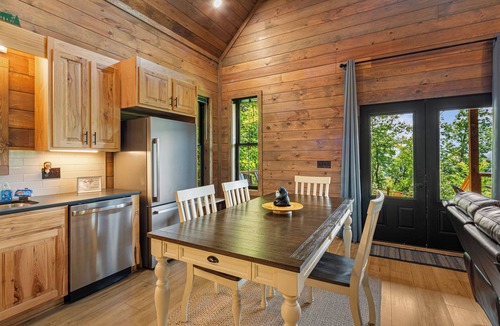 Maggie Valley Cabin | Long Views Retreat/3 Suites/Pet-Friendly - Sleeps 8