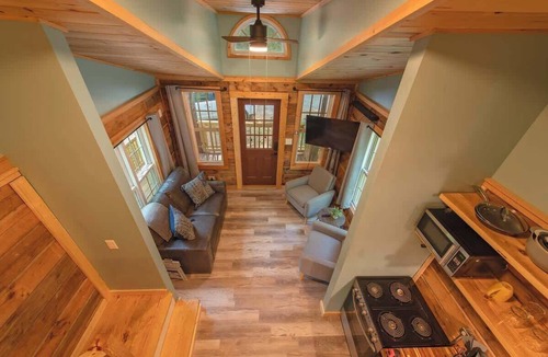Lookout Valley Neighborhood Association Cabin | Lookout Cabin- Tiny Cabin Stay with Private Spa