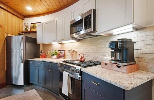 Lookout Valley Neighborhood Association House | Lookout Silo with Mountain Views & Hot Tub