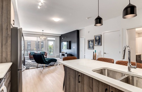 Bridgeland Apartment | Lovely 3BR unit in the heart of Calgary
