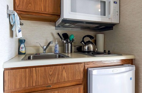 Williamsburg Condo | 🏖️ Lovely Beachside Studio @ The Shores | Deck + Bay Views + Champagne Welcome ➠ 5679