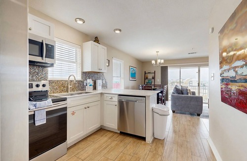 Navarre Beach Condo | Lovely Condo with Sunset Views & Shared Pool Access, Snowbirds Welcome