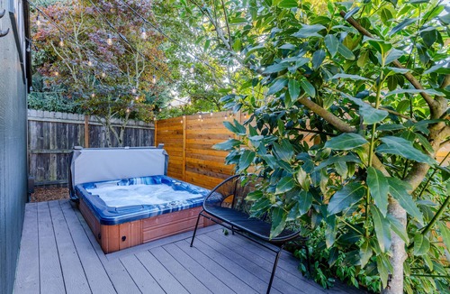 Eugene House | Lovely Eugene home near it all with hot tub!