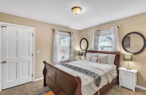 Wyoming House | Lovely PET FRIENDLY three bedroom in desirable Urbandale Location! home