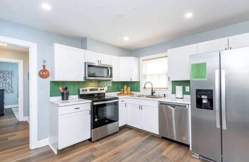 South Louisville House | Lucky Horseshoe | Derby Expo SDF | Garage Parking