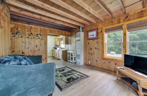 Lupton Cabin | Lupton Cabin Near Lake & Trails - Fire Pit & More!