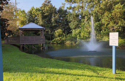 Ferry Pass Apartment | Lux 2BR 2BA mins from the water