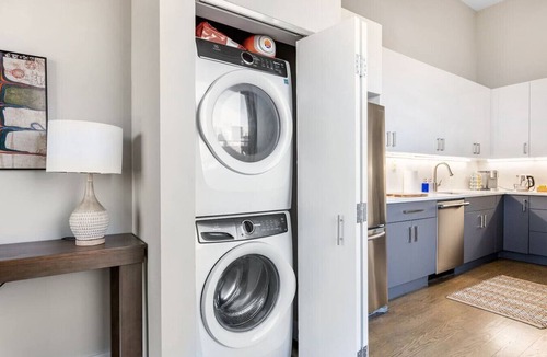 The Loop Apartment | LUX Dtown Penthouses 9bd/9ba Sleep 25+Parking+Pool