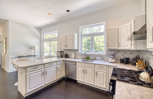 East Hampton North House | Lux Family Home Just 1mi to East Hampton Village + Beach w/Pool, Cinema + Bikes