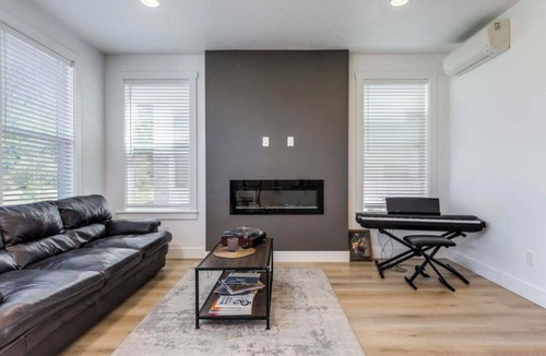 Battle Ground House | Luxe 3-bedroom townhome in Battle Ground with AC