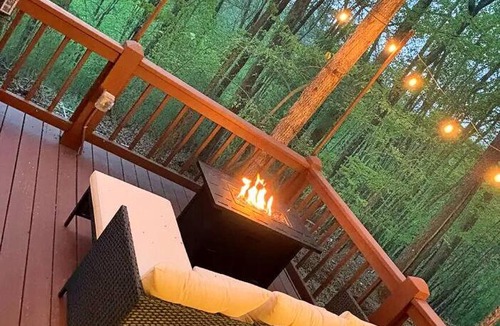 Blue Ridge House | Luxe Blue Ridge Cabin: Hot Tub, Theater, Dogs OK