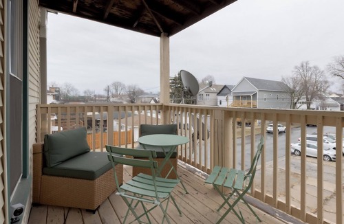 Canaryville Apartment | LUXE Vintage Loft, 10min to Downtown, Retro Movie Theatre - 15% Discount Applied