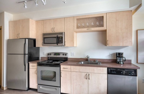 Wallingford Apartment | Luxe Wallingford Studio w/Pets & W/D, nr 99 & I-5, by Blueground