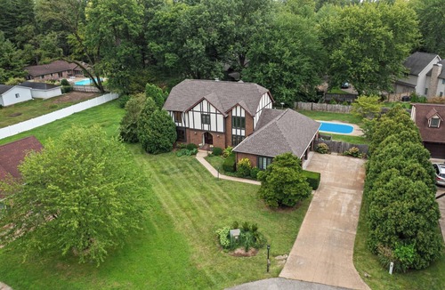 Terre Haute Villa | LuxeVilla: Pool, Games, Hot-Tub, Sauna, Pets ok