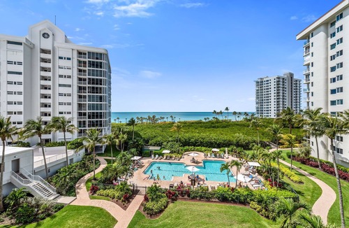 Park Shore Condo | Luxurious Beach Front Condo with Spectacular Views!