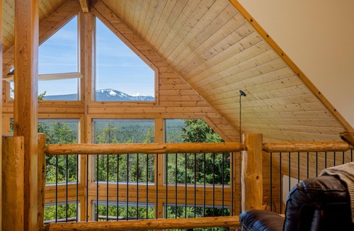 Crescent Ski Chalet | Luxurious Chalet Retreat: Breathtaking Views, Hot Tub, BBQ, and Fireside Comfort