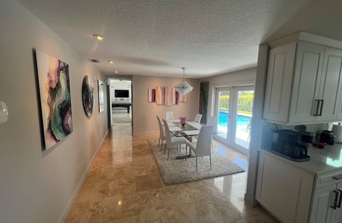 Cocoa Isles Country Club House | Luxurious Cocoa Beach Retreat