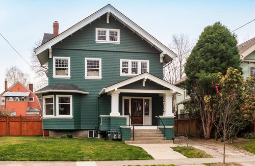 Irvington House | Luxurious Home For Up to 10 Guest (7 Pillow Top Queen Beds)