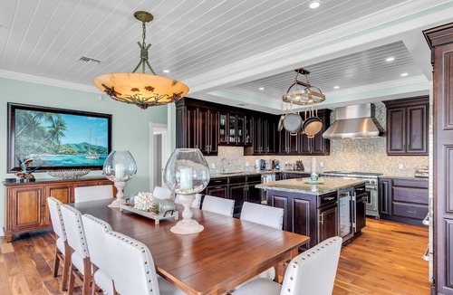 Venetian Shores House | Luxurious Home Located In Venetian Shores