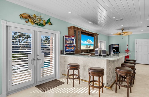Venetian Shores House | Luxurious Home Located In Venetian Shores