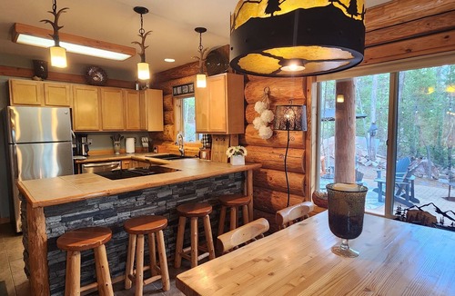 Crescent Cabin | LUXURIOUS LOG CABIN HOT TUB, trails, lakes, hiking, biking, skiing, THEATER ROOM