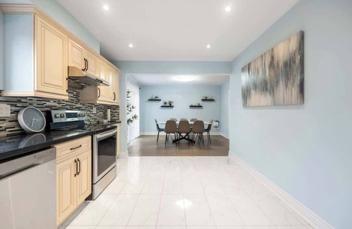 L'Amoreaux House | Luxurious Modern 7B3.5B Home + Magnificent Patio