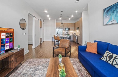 West Oak Hill Apartment | Luxurious New Unit|2Bd2Ba|Pool, Golf Sim