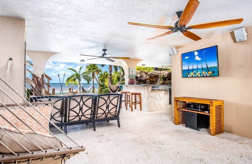 Venetian Shores House | "Luxurious Open Bay Retreat: Expansive Dockage & Private Pool Oasis!