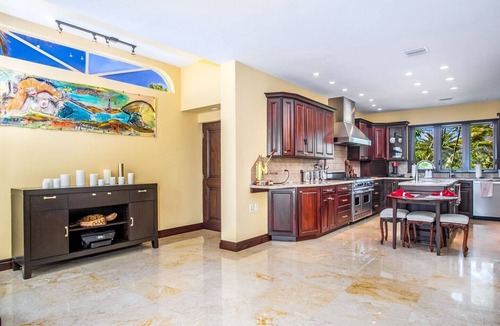 Venetian Shores House | "Luxurious Open Bay Retreat: Expansive Dockage & Private Pool Oasis!