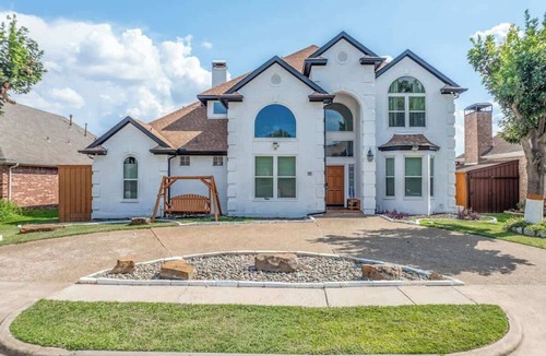 Richardson Villa | Luxurious | Pool Oasis | PS5 | 5BR 4 BA | Aquarium