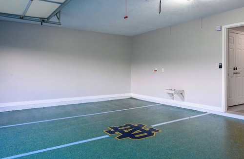 Roseland Condo | Luxurious Retreat Right Next to the University of Notre Dame – Sleeps 20+!