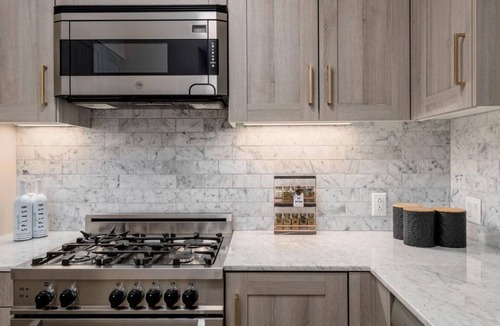 China Basin Condo | Luxury 1 Bedroom Condo with Dedicated Office Near the Financial District