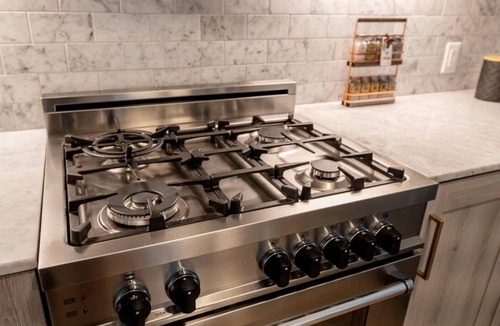 China Basin Condo | Luxury 1 Bedroom Condo with Dedicated Office Near the Financial District