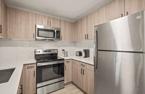 Bryant Pattengill West Apartment | Luxury 2BD | DT Ann Arbor | 3 Beds | Free Parking