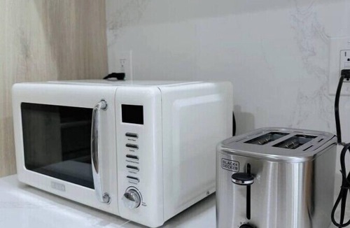 Townsend House | Luxury 3B house near Tec Hubs, High speed WiFi, Chef's Kitchen