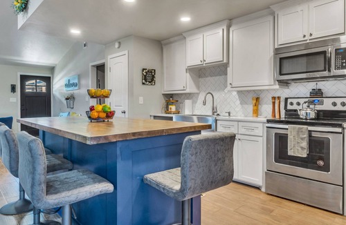 Ardmore House | Luxury 4bed 2bath hot tub in the heart of Ardmore