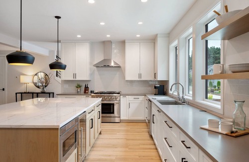 West Linn House | Luxury 4BR Retreat with Hot Tub & Sauna, Walkable