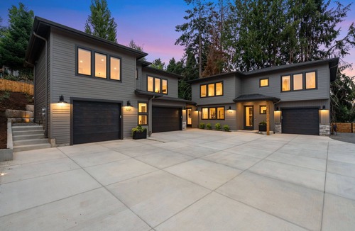 West Linn House | Luxury 4BR Retreat with Hot Tub & Sauna, Walkable