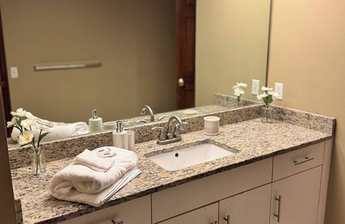 Sylvania House | Luxury 5BR Estate: Media Room & Golf - Sleeps 14