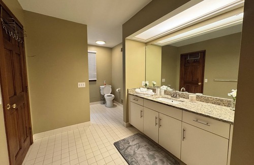 Sylvania House | Luxury 5BR Estate: Media Room & Golf - Sleeps 14